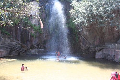 Kakolat waterfalls