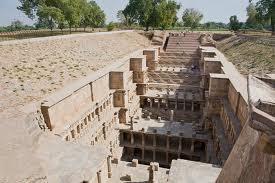  Rani ki Vav, a beautiful carved stepwell in Patan