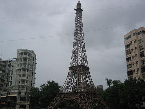 Mini Eiffel Tower at Parle Point in Surat