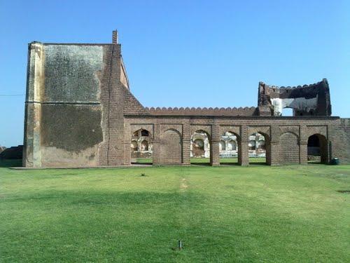 Inside akhnoor fort.