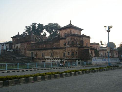 Gohar Mahal on the banks of Upper Lake