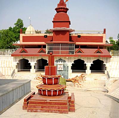 Siddhapeeth Peetambra Devi