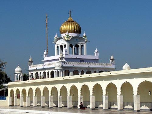 Sarovar (sacred_pool) at Fatehgarh Sahib