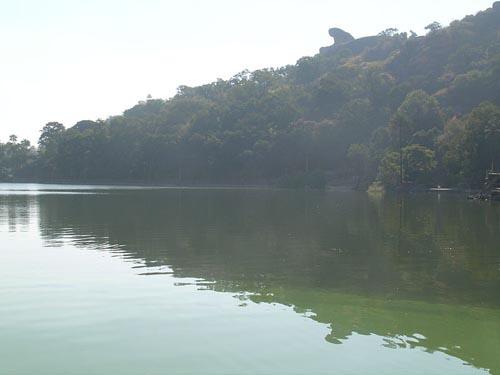 Nakki Lake with the Maharaja Jaipur Palace and Toad Rock