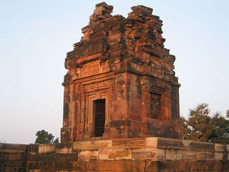 The Shantinath Temple columns in the fort show Jain monks