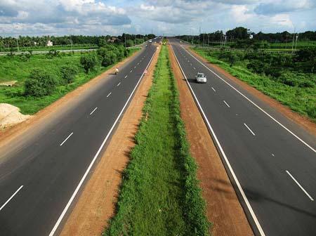 The Kanpur-Lucknow National Highway (NH 25) near Jajmau.