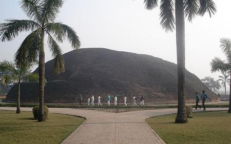 Makutabandhana, the cremation-site of Gautama Buddha's body